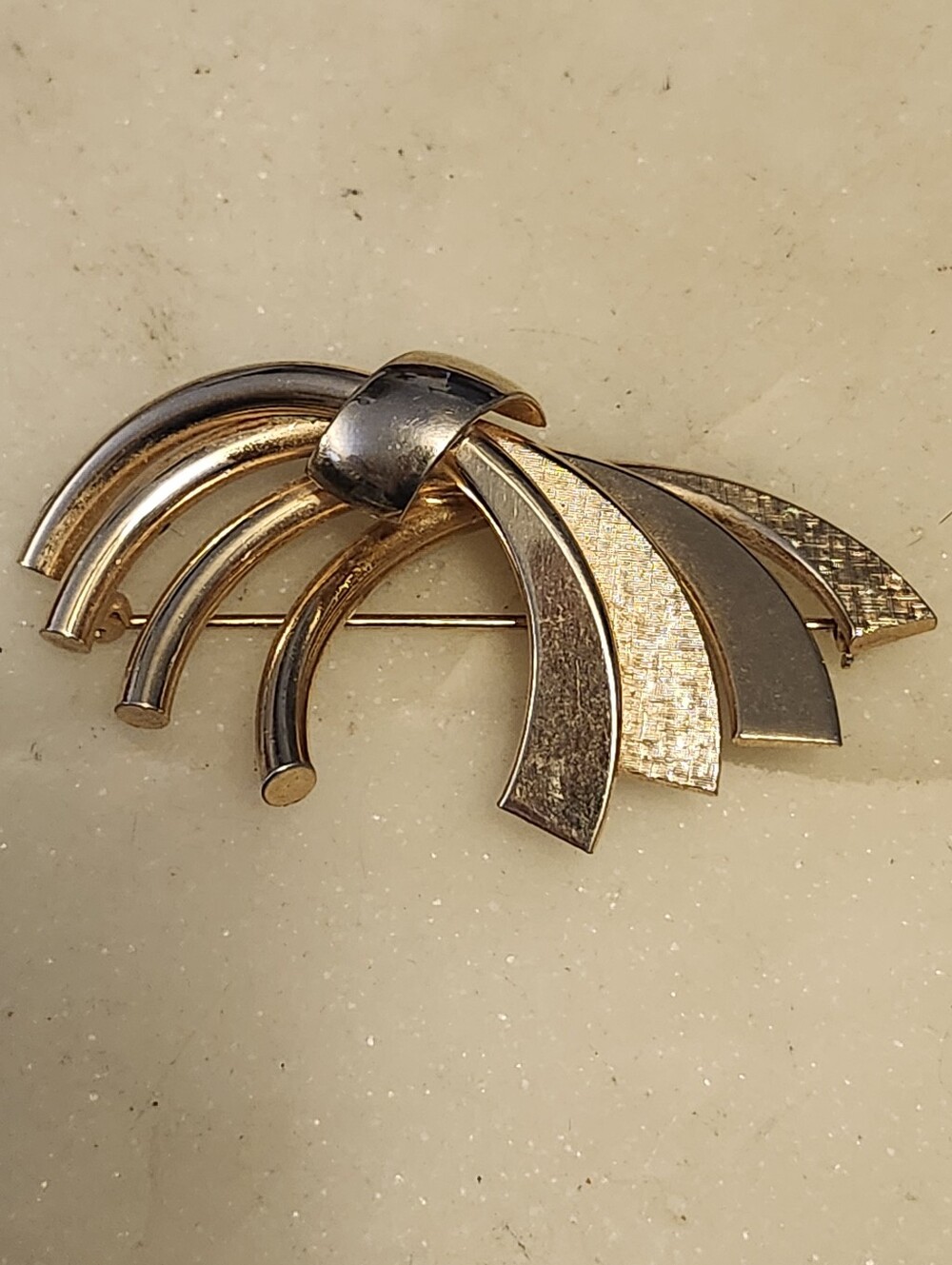 Vtg Modernist Gold Tone  Fan Brooch